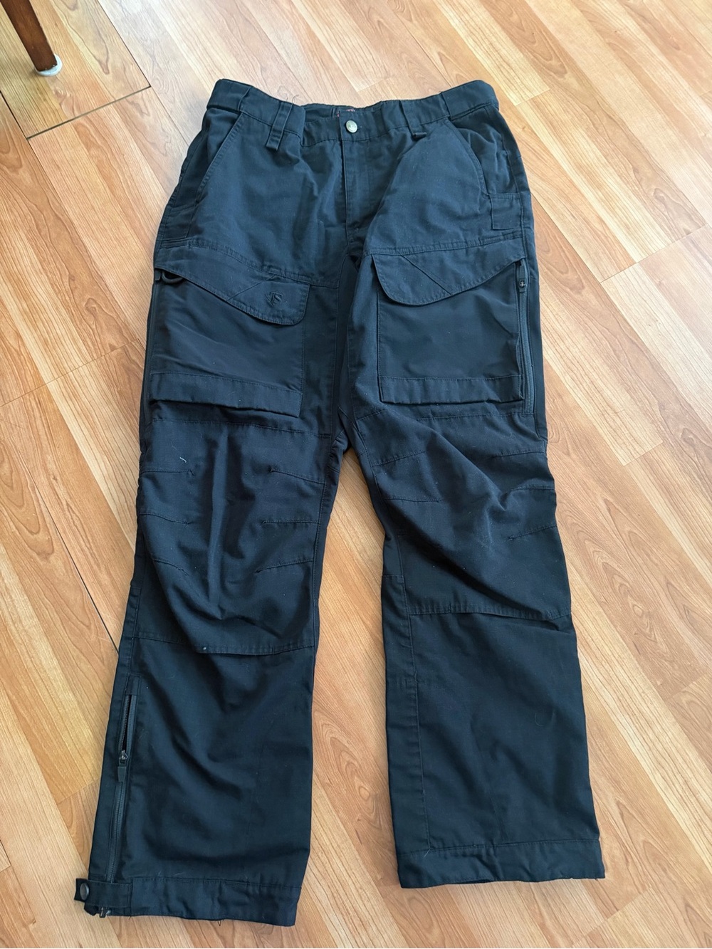Men's Black Cargo Pants with Multiple Utility Pockets